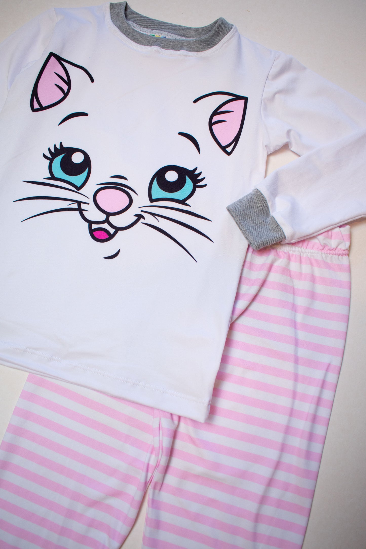 Pijama Sarita, la Gatita Invisible 😻